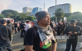 General Manager Advokasi Dompet Dhuafa Arif Rahmadi Haryono saat aksi Kamisan di Jakarta, Kamis(21/5/2026).
