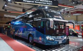 Hino meluncurkan Bus RM 280 ABS Retarder di GIIAS 2026.