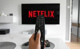 Ilustrasi menonton Netflix. Netflix mengumumkan serial kompetisi terbaru yang diadaptasi dari permainan papan legendaris Monopoly. 