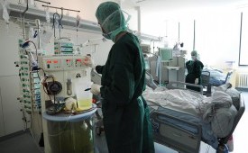 ILUSTRASI Penanganan medis untuk pasien gagal ginjal