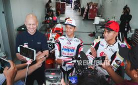 ITDC mengajak dua pembalap Indonesia, Mario Suryo Aji dan Veda Ega Pratama, menjalani sesi free practice di Pertamina Mandalika International Circuit pada 21–22 Juli 2026. 