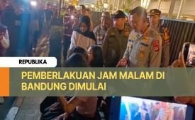 Jajaran Polrestabes Bandung bersama Satpol PP melakukan patroli dan imbauan kepada para wisatawan dan masyarakat di kawasan wisata Jalan Asia Afrika dan Jalan Braga, Kota Bandung, Selasa (3/6/2025) malam terkait pemberlakukan jam malam. Mereka meminta agar para siswa untuk pulang sebelum pukul 21.00 WIB. 