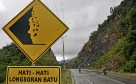 Jalan Lintas Bengkulu-Sumsel Rawan Longsor, Pengguna Jalan Diimbau Waspada 