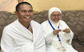 Jamaah asal Maros, Sulsel, Muhammad Nasir (59 tahun) bersama putri sulungnya  Aulia Purnamasari Nasir (26 )  menjalankan Haji Ifrad pada  Haji 2025.  