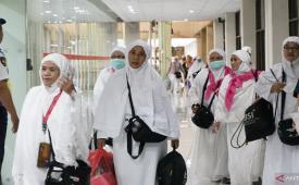 Jamaah haji asal Sulut saat tiba di Bandara Sam Ratulangi Manado, Senin (31/7/2023). 