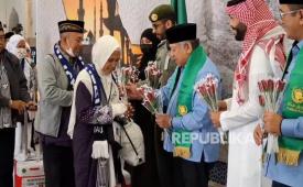 Jamaah Haji Indonesia kloter pertama tiba di Tanah Suci, Jumat (2/5/2025).