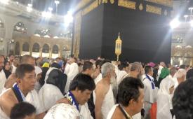 Jamaah Travel Umroh Haji Abhinaya saat melaksanakan ibadah Umroh.