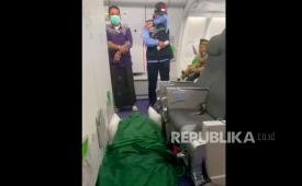 Jenazah jamaah haji asal Kloter SUB-20 yang wafat di pesawat dalam penerbangan Surabaya-Madinah, Kamis (8/5/2025) WAS