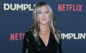 Aktris Jennifer Aniston. Dia mengaku telah mengubah pendekatannya terhadap olahraga dan pola makan agar lebih sesuai dengan kondisi tubuhnya saat ini.