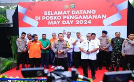 Kapolri Jenderal Pol Listyo Sigit Prabowo menghadiri peringatan Hari Buruh Internasional 2024 di Stadion Madia GBK, Jakarta, Rabu (1/5/2024).