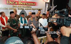 Kapolri Jenderal Polisi Drs Listyo Sigit Prabowo dan Panglima TNI Jenderal Agus Subiyanto menghadiri doa bersama lintas agama, TNI, Polri, dan masyarakat dalam rangka Pilkada Serentak 2024. Kegiatan doa lintas agama ini diisi ceramah kebangsaan oleh KH Anwar Iskandar dan tausiyah agama Islam dari Prof Dr KH Ali Maschan Moesa.