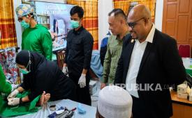 Kegiatan sunat massal lintas agama yang digelar FKUB Mimika.