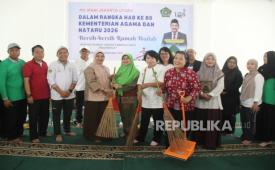 Kementerian Agama (Kemenag) melalui para penyuluh agama menggelar program bersih-bersih rumah ibadah lintas iman di berbagai daerah di Indonesia dalam menyambut Natal dan Tahun Baru (Nataru) 2026.