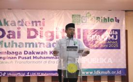 Ketua LDK PP Muhammadiyah Ustaz Muhammad Arifin saat membuka Akademi Dai Digital Muhammadiyah di Aula Universitas Muhammadiyah Jakarta, Sabtu (21/6/2025).