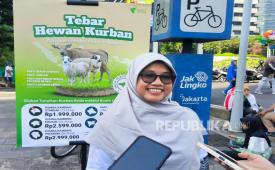 Ketua THK Dompet Dhuafa 2025, Dwi Tanti Kurnianingtyas di acara Kurbanaval Goes To CFD bertema Kurbanmu Sengaruh Itu pada Ahad (11/5/2025) di Tugu Sepeda, Jalan Jenderal Soedirman, Jakarta. 