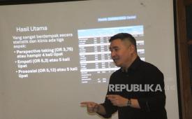 Ketua Tim  Eksperimen Program Cek Teman Sebelah 2.0: Laporkan Kebaikan Teman sekaligus Ketua Health Collaborative Center (HCC) Dr dr Ray Wagiu Basrowi, MKK, FRSPH.