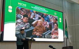 Ketua Umum ICMI Prof Arif Satria memberikan sambutan dalam acara silaturahmi kebangsaan di Kemenag, Jakarta, Senin (5/5/2025).