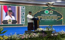 Ketua Umum MUI KH M Anwar Iskandar