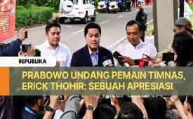 Ketua Umum PSSI sekaligus Menteri BUMN Erick Thohir didampingi Mensesneg Prasetyo Hadi dan Seskab Teddy Indra Wijaya berbicara ke awak media di depan kediaman Presiden Prabowo di Jalan Kertanegara IV. Jakarta Selatan, Jumat (6/6/2025).