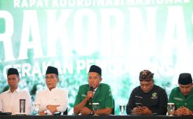 Ketum GP Ansor Addin Jauharudin (tengah).