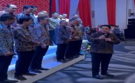 Ketum PSSI dan sejumlah pengusaha Tanah Air dalam acara syukuran dan halalbihalal KIKT yang berlangsung di Jakarta, Ahad (28/4/2024).