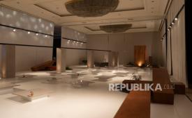 Koleksi terbaru Roman seri Xtra 100x100 cm. Dengan ukuran kepingan yang luas, jumlah sambungan nat dalam satu ruangan otomatis berkurang, sehingga secara visual ruangan akan terasa lebih lapang dan bersih.