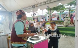 Kulineran di Hijriah Food Festival, Es Krim Turki Jadi Hiburan Anak-Anak