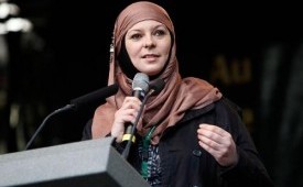 Lauren Booth. Ipar Tony Blair Lauren Booth seorang Muslimah agamais. 