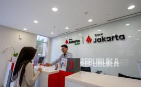 Layanan nasabah Bank Jakarta.