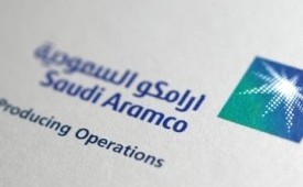 Logo perusahaan minyak Saudi Aramco.