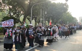Long March Gaza dari Bundaran HI ke Kedubes Amerika Serikat, Jakarta, Ahad (27/7/2025).