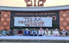 Mahasiwa UIN Walisongo Semarang menggelar dialog publik dan mimbar bebas untuk membahas kasus kekerasan seksual di kampus tersebut, Senin (11/5/2026). Dalam acara itu, mereka turut mengundang Wakil Rektor III UIN Walisongo Semarang Umul Baroroh dan Kepala Pusat Studi Gender dan Anak (PSGA) UIN Walisongo Semarang Kurnia Muhajarah.