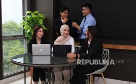 Melalui pendekatan project-based learning, mahasiswa UNM tidak hanya belajar teori, tetapi langsung terlibat dalam simulasi dunia nyata.