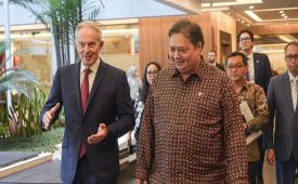 Minister of Economic Affairs Airlangga Hartarto received a visit from former British prime minister Tony Blair at the Ministry of Economic Affairs office in Jakarta on Friday (19/4/2024).