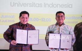 Menpora Erick Thohir (kiri) dan Rektor Universitas Indonesia Heri Hermansyah saat penandatanganan Nota Kesepahaman Bersama di Universitas Indonesia, Depok, Jawa Barat, Jumat (3172026).