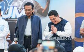 Menpora Erick Thohir (kanan) bersama Sri Sultan Hamengkubuwono X dalam acara Mandiri Jogja Marathon 2026.