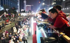 Menpora Erick Thohir saat mengikuti Karnaval Bersatu Harmoni Nusantara dalam rangka memeriahkan Hari Ulang Tahun (HUT) ke-81 Kemerdekaan Republik Indonesia, Senin (17/8/2026) malam.