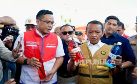 Menteri ESDM Bahlil Lahadalia dan Dirut Pertamina Simon Aloysius Mantiri meninjau kesiapan infrastruktut distribusi energi di Provinsi Banten, Kamis (13/3/2025). 