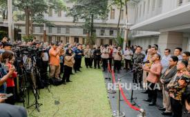 Menteri ESDM Bahlil Lahadalia menyatakan 45 ribu sumur minyak masyarakat akan dikelola melalui kerja sama dengan pelaku usaha lokal. 