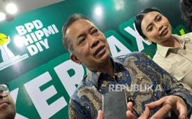 Menteri Koperasi dan UKM Ferry Juliantono menyampaikan soal program gentengisasi yang dicanangkan Presiden Prabowo Subianto.