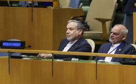 Menteri Luar Negeri Iran Abbas Araghchi (kiri).