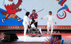 Menteri Pemuda dan Olahraga Republik Indonesia (Menpora RI) Erick Thohir dan Gubernur DKI Jakarta Pramono Anung secara resmi menutup Pekan Olahraga Pelajar Nasional (Popnas) XVII dan Pekan Paralimpik Pelajar Nasional (Peparpenas) XI Jakarta 2025 di GOR Mahasiswa Soemantri Brodjonegoro (GMSB), Ahad (9/11/2025).