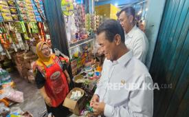 Menteri Pertanian (Mentan) Andi Amran Sulaiman saat meninjau Pasar Bulu, Semarang, Jawa Tengah, Sabtu (23/8/2025).