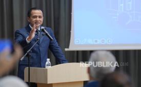 Menteri Transmigrasi M. Iftitah Sulaiman Suryanagara