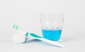 Obat kumur (ilustrasi). Dokter gigi yang berbasis di San Francisco, dr Mark Burhenne, mendesak masyarakat untuk mempertimbangkan kembali penggunaan obat kumur antiseptik.