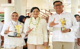 Pada Puncak Hari Indonesia Menabung (HIM) Nasional 2026 yang berlangsung di Sekolah Rakyat Menengah Atas 13 Bekasi, bank bjb menerima dua penghargaan dari Otoritas Jasa Keuangan (OJK).
