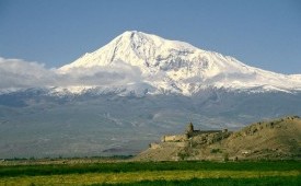 Pegunungan Ararat Turki yang disebut sebagai perhentian bahtera Nabi Nuh. 