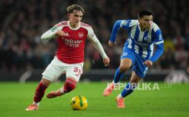 Pemain muda Arsenal Max Dowman (kiri).