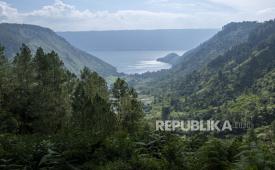 Pemandangan Danau Toba dari kawasan The Kaldera Toba Nomadic Escape, Pardamean Sibisa, Ajibata, Kabupaten Toba Samosir, Sumatera Utara.