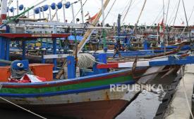 Nelayan di Sumatra diingatkan untuk mewaspadai gelombang tinggi.